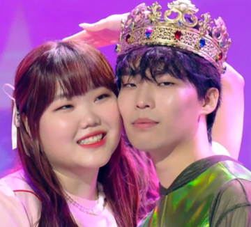 AKMU