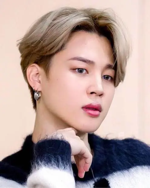 Umm this is based on a conversation me and rosey had and she mainly thought it but .. BLONDE RACHA ?!?!??