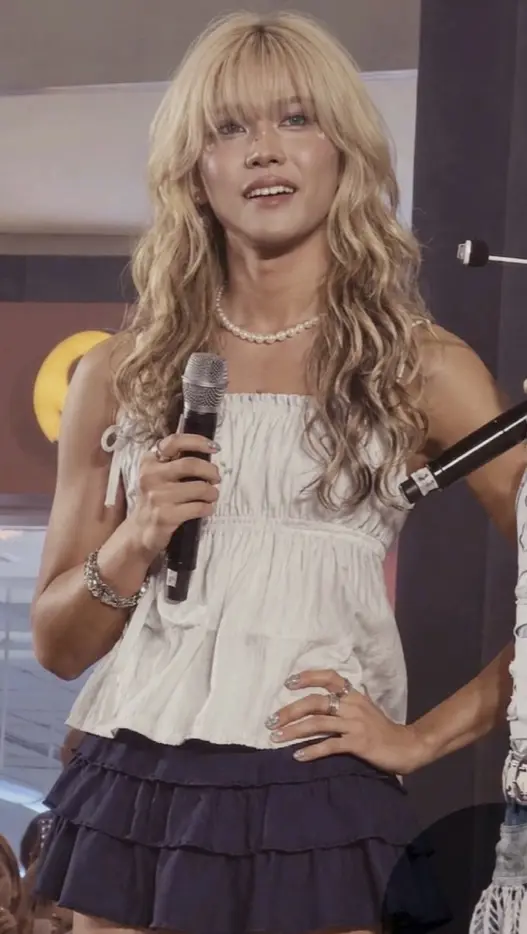 I THOUGHT THIS WAS A TEENAGE GIRL FROM A DISNEY MOVIE it’s -