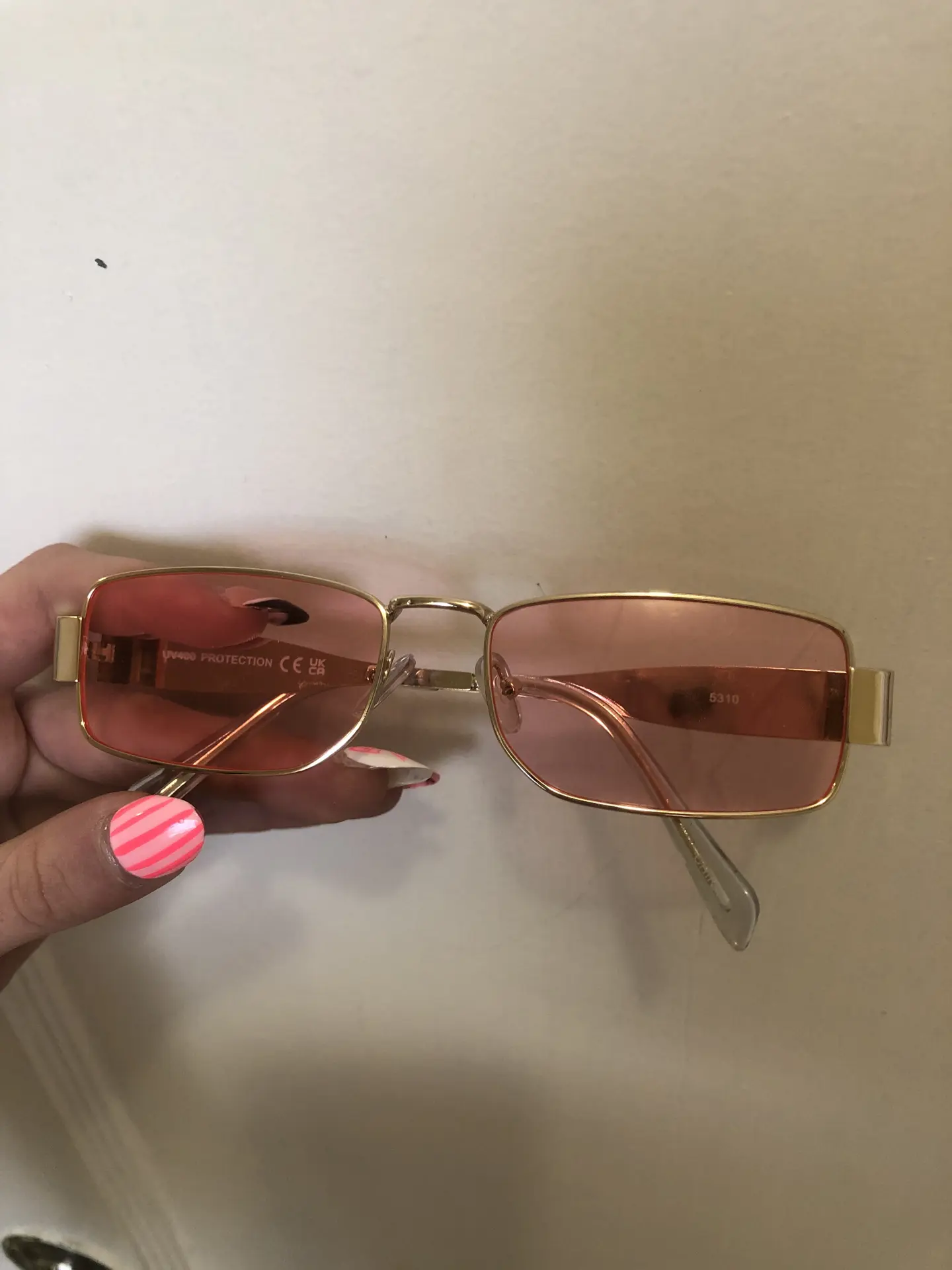 I went to a “aesthetic “ shop and saw these AMAZING glasses! I had to get them cause they reminded me of the ones Hyunjin wears in Chl chk boom lol…😭🤣 yes ik they aren’t even the same color…