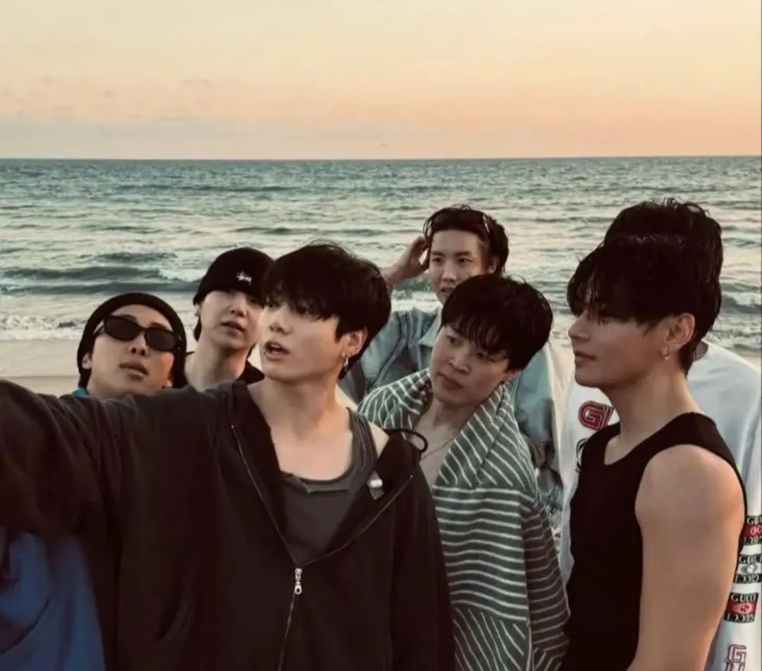 HAPPY 13TH ANNIVERSARY ! 💜 Since today is such a special day, I wanted to talk about how important are to me. Back in 2013, when they debuted, I was only 4 years old. I remember seeing them on the news, and my eyes…