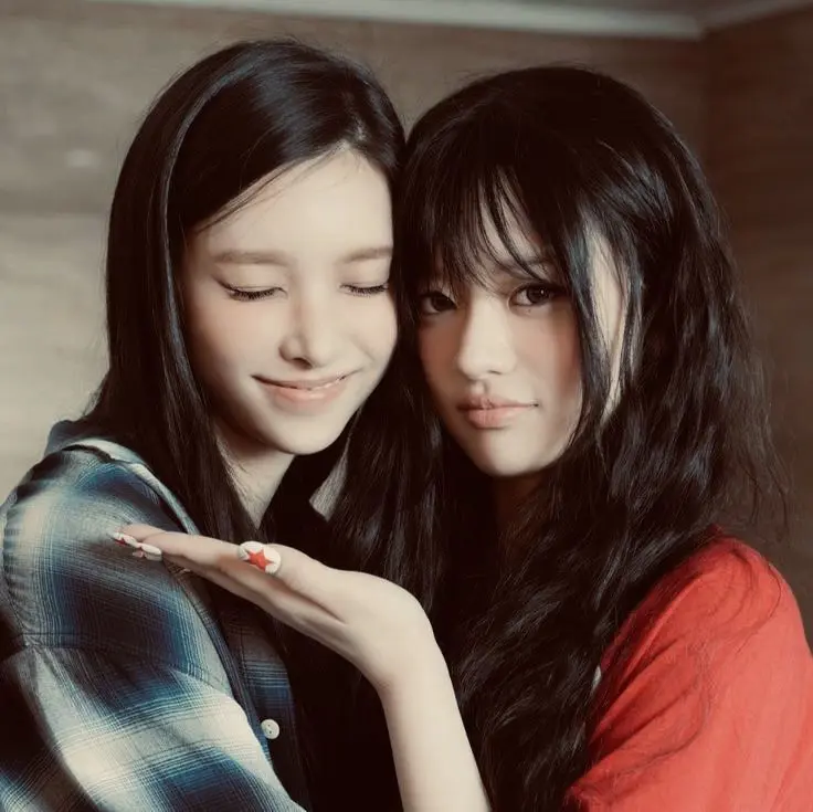 Hiya! soo we've / been thinking that me and @Ffairynnju should be of kv? what do you all think🥹🫶 if so she's Minju and I'm Yunah!!^^