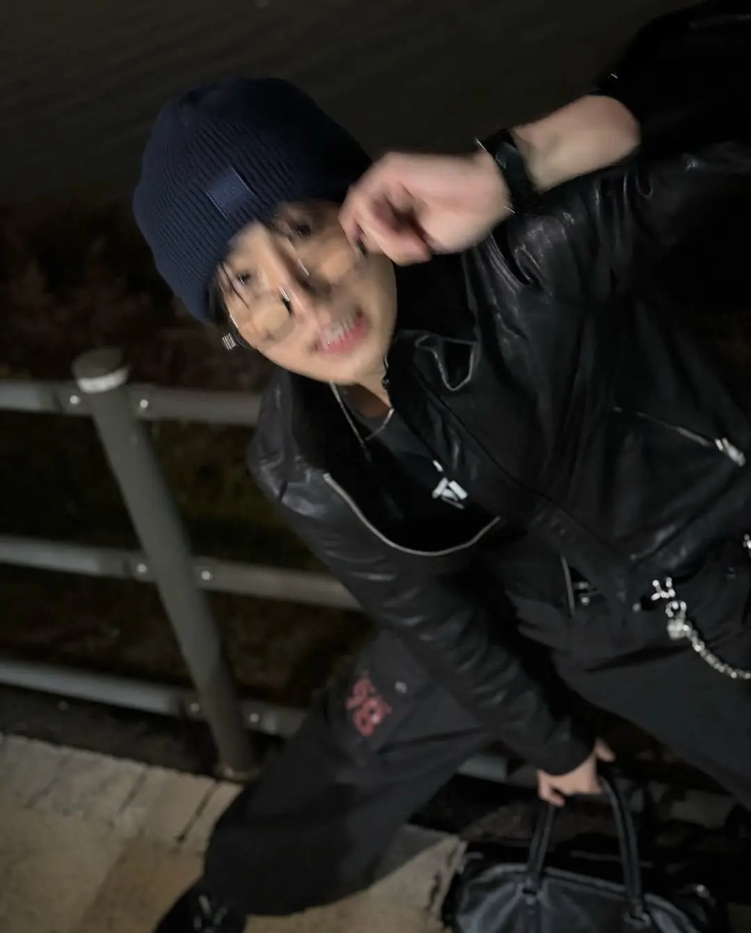 Helloww! I bought myself headphones. When I was in the car with my brother, he asked for my headphones, he was going to look at the sound quality, so I gave it. He told me to open a song, I said what should i open?, he told me to open my f…