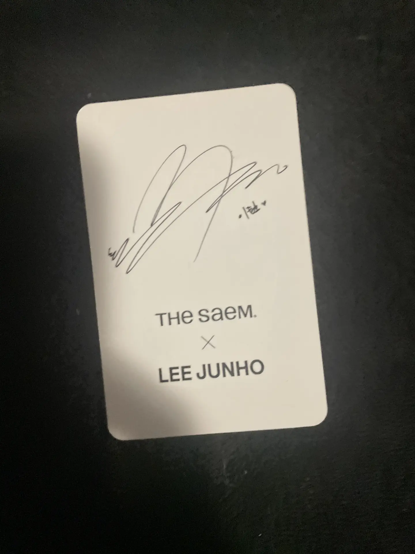 i just found my actual first ever photocard my friend gave it to me cause she assumed i knew who he was.. i didnt😃 but now i do, from lol