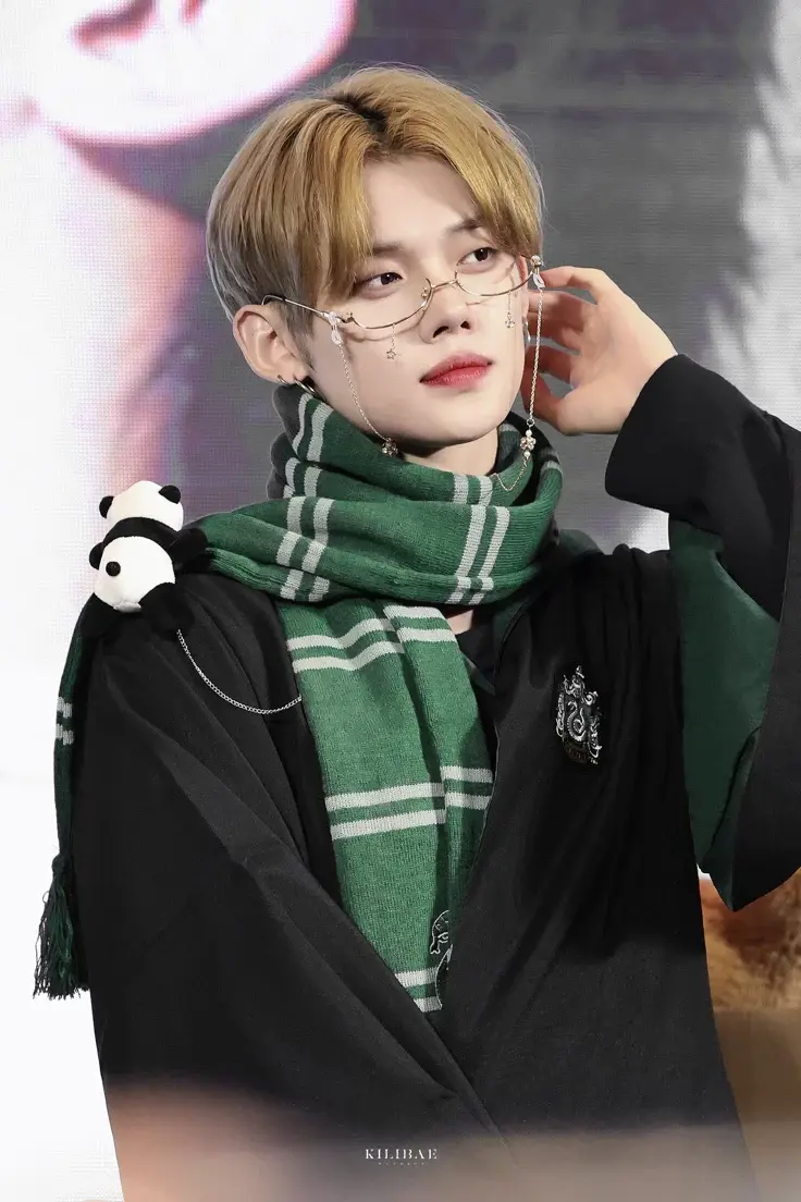 @WAFFL3MUNCH3R HAPPY BIRTHDAY TO MY BELOVED GRANDPA ON KV✨🥳 I you have a great life and always be healthy!💞 HAVE THIS PICTURE OF AND A SUNFLOWER CAKEE💜 - Sincerely your grandchild, @It…