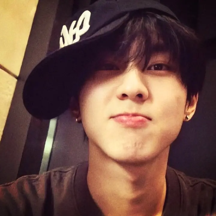 @MoonlitStay trend Share your favorite picture of your ult bias (1/2) Yang
