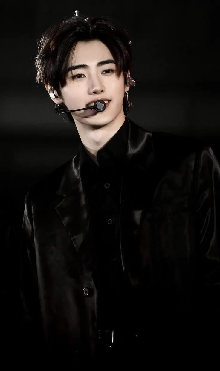 @MoonlitStay ´s trend : 3 my fav pics of my ult bias