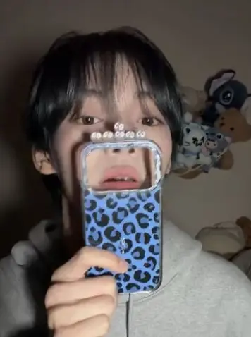 GUYS DID A LIVE TODAY 🥹🥹🥹 He was so cute the entire timeeeee I loves how he gave us advice on what he could. There were sum nasty ass comments which pissed me off but I kept trying to encourage him to keep goi…