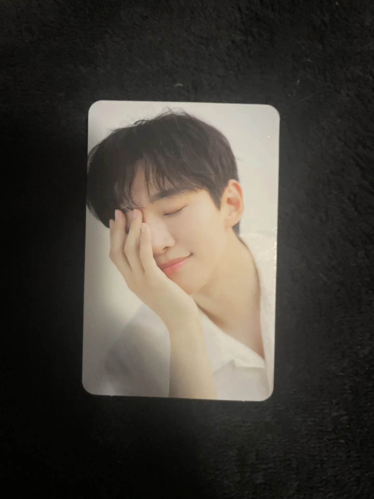 i just found my actual first ever photocard my friend gave it to me cause she assumed i knew who he was.. i didnt😃 but now i do, from lol