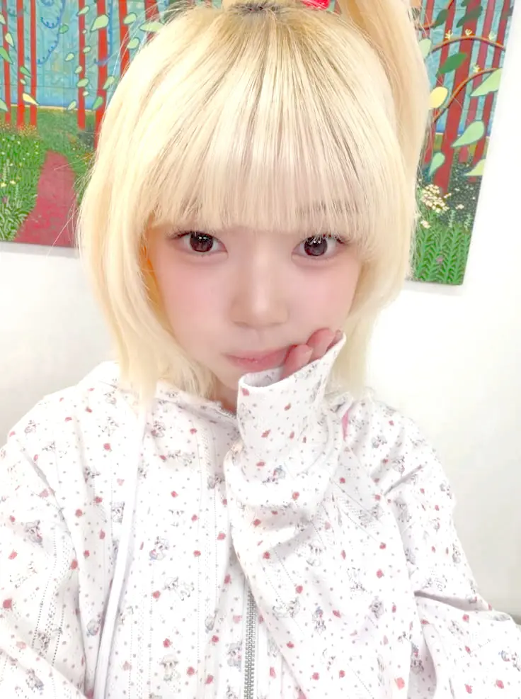 Me as an idol- Me as an color- pink Me as a style- cutecore Me as a animal- bunny Me as a kpopism- chuuism Me as a emoji- 🍡 I would like if yall dont hate since its my besties opinion
