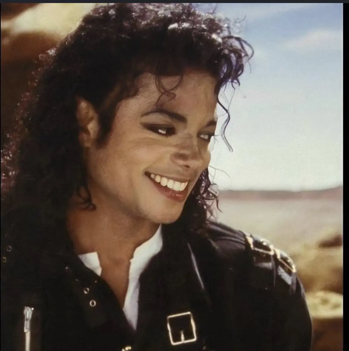 I AM BACK!! I love Micheal is just so cute and fine and his music is sooooo good, but I will talk about K-pop as well