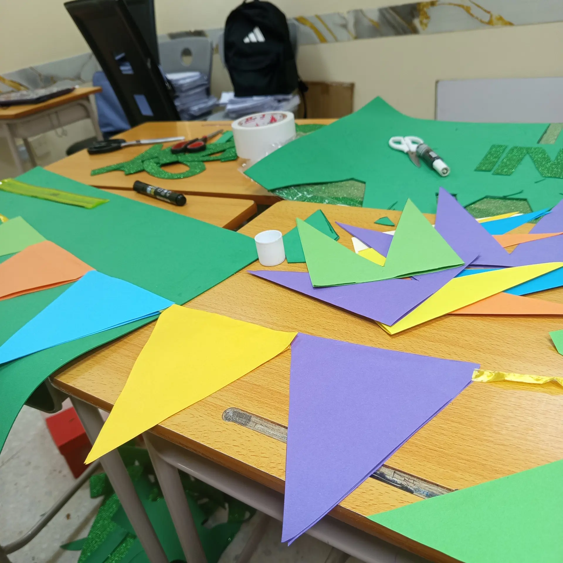 HI GAIIIZZZ BACK FROM SCHOOLL!! i was stuck in a state of perpetual labor for 7 hours straight. (i gen pasted like 150+ paper triangles.) it was chill tho i actually doing a lot of work/being in charge for a specific part of the decoration…