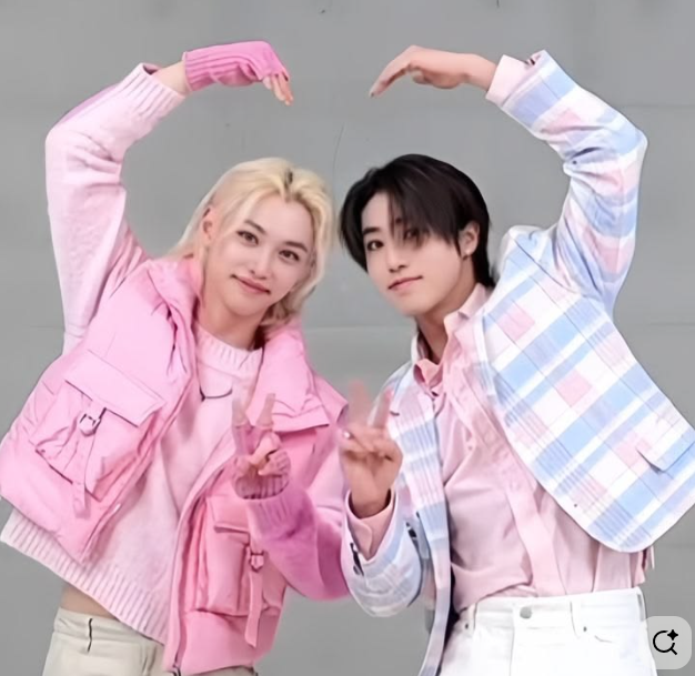 **Happy birthday to our twinsss Han and Felix!💖🌄**
