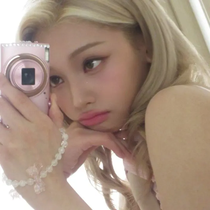 my account is finaly 5 months old i finally have + friends but unis is disbanding... whats the point of my achievements😔✌