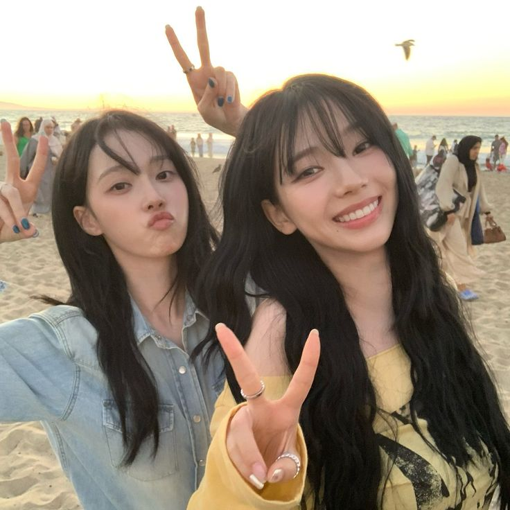 *@Ffairynnju * ily ily ily ily ily so muuch. it's a few days past my first anni, but i did NOT forget about sending out lil ty letters. you've been not my first but one of my most truest and most loyal friends on here. who ever cared about…