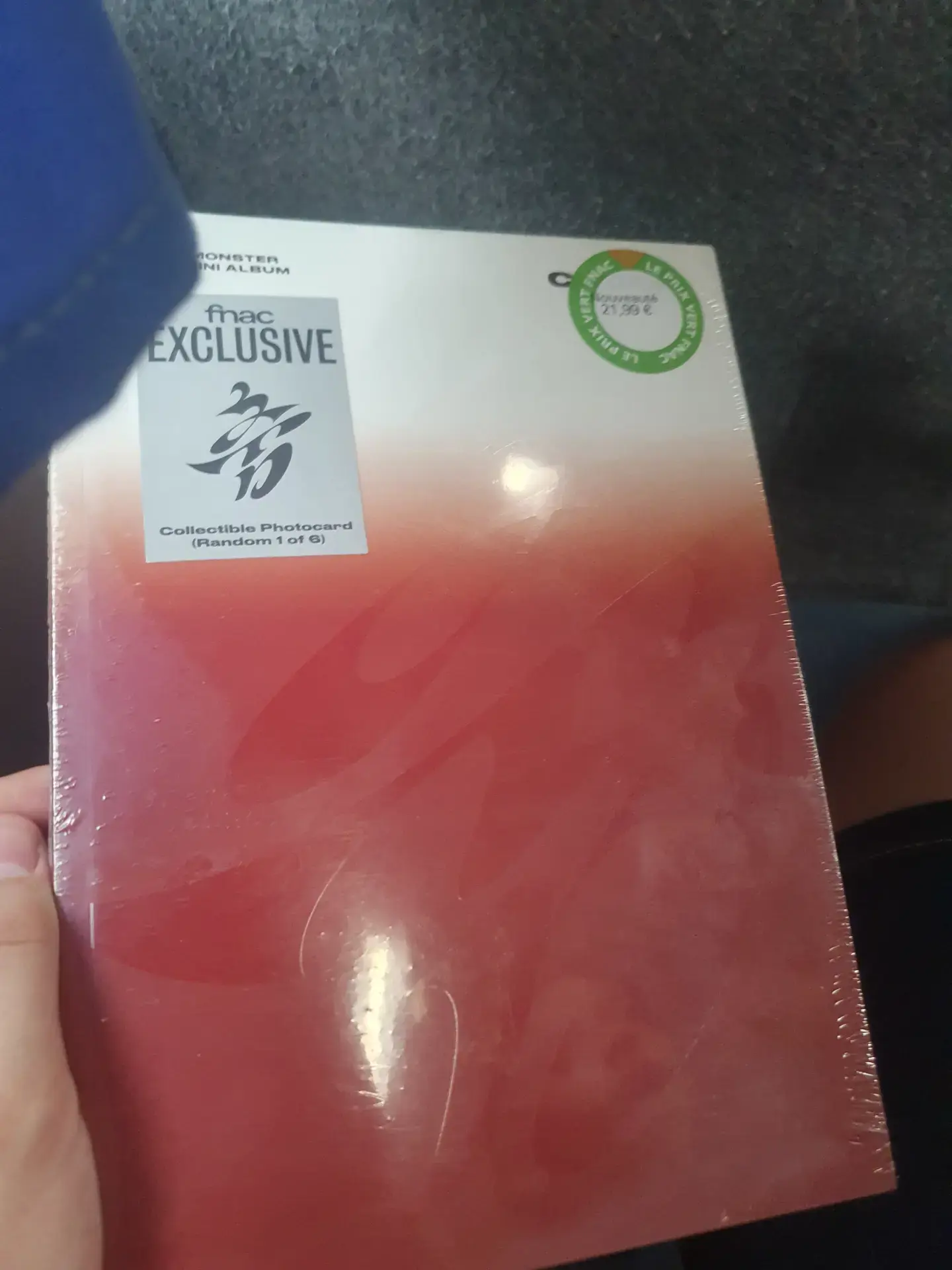 So!! As u know i got a new album, Choom by (my first album btw😁🤭) And that's all i got 😁😆😚: But... where's ....😔🥲 I got 2 pc inst…