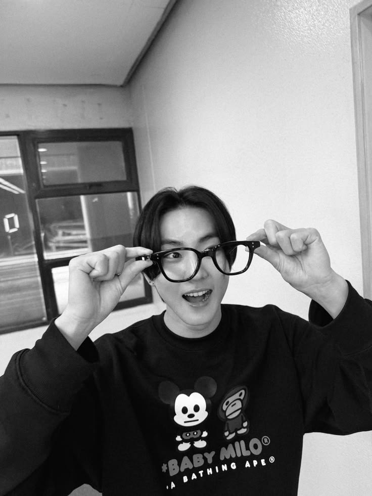ᯓ★** interpreting 's july live** this is the most popular weverse live among all of his, for the right reason for some, wrong reason for more. for me, i completely abide with what he stated, and as a leader,…