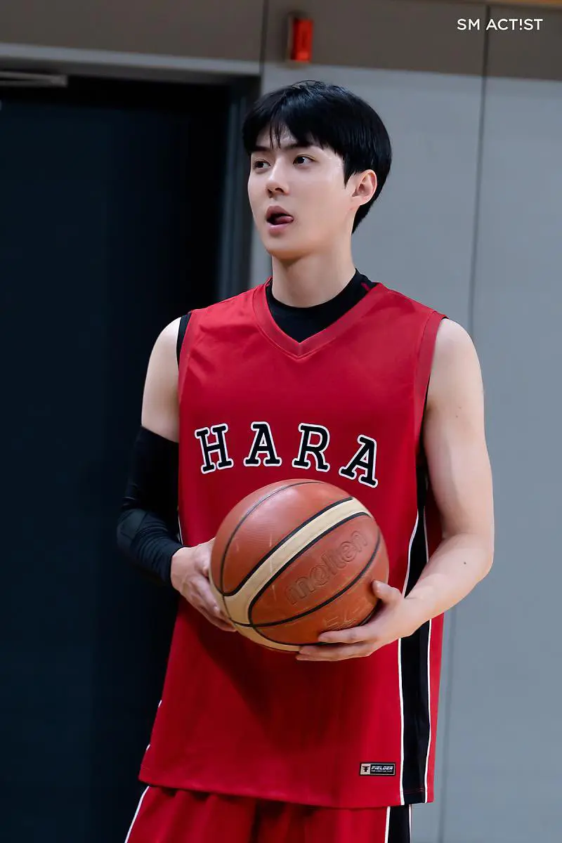 Meet more of my children even though yall probably don’t care BUT YOUR GONNA SEE IT ANYWAY The basketball player is yoo And the nerd is joon-