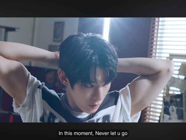 this is killing me these guys NEVER miss an opportunity for 2 go sleeveless n show off his arms LOLLL 4 fair reason tho if i had his arms id also show them off any moment i could r u kidding (from …