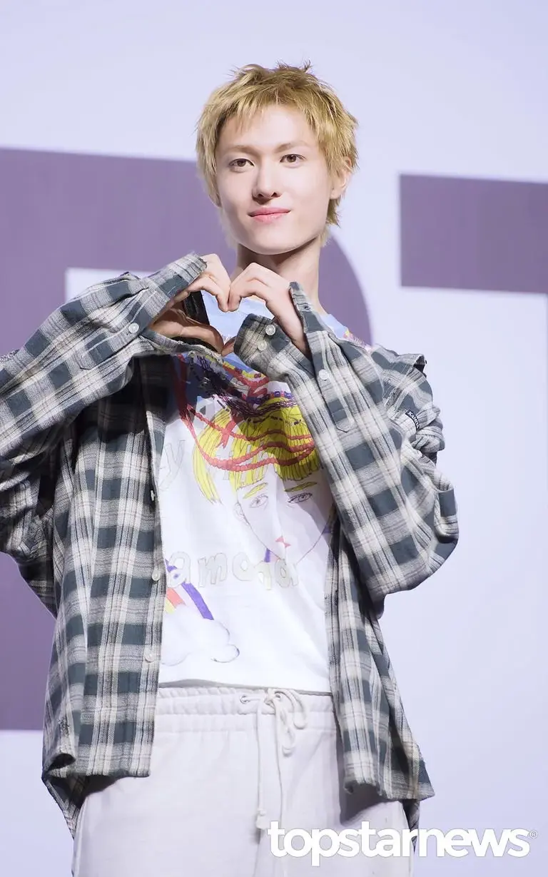 My friend said was the ugliest male idol she’s ever seen. BUT LOOK AT HIM-
