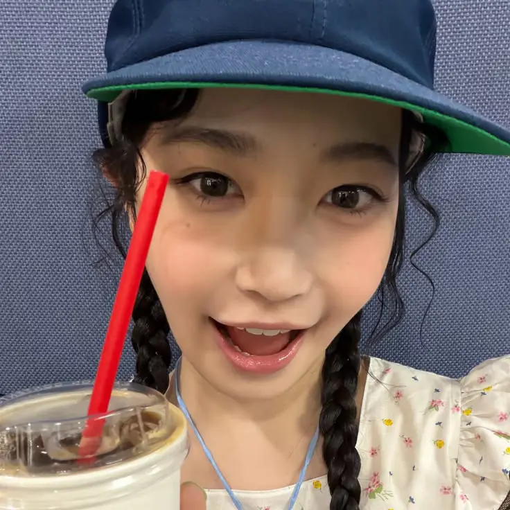 People describe me as and nayeon in looks crazy to believe but it’s true!