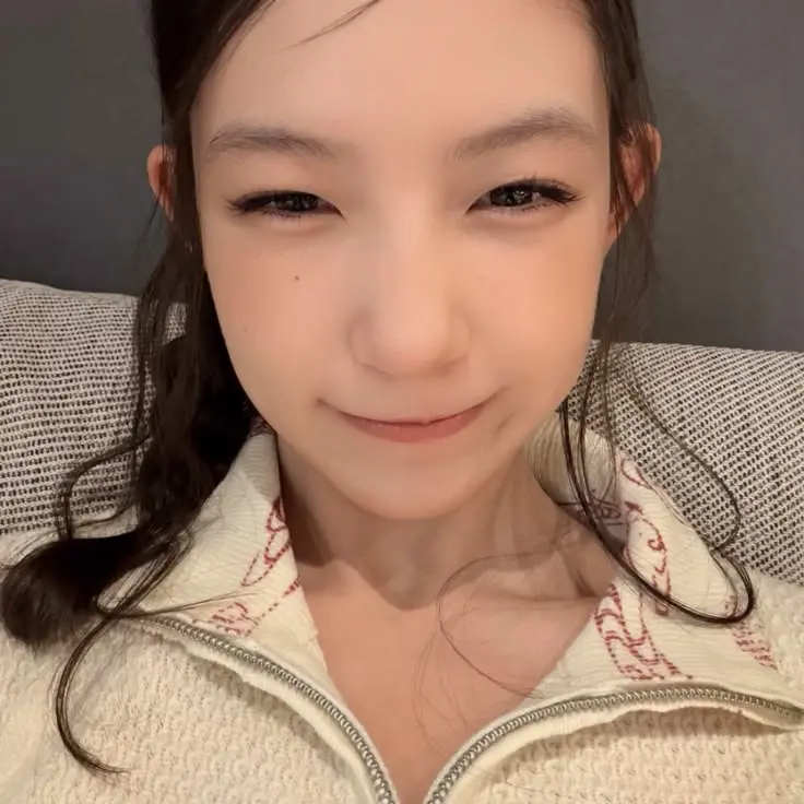 whyy is she so cuteeeeee