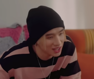 I'm dying OMG the last ten minutes of the episode I'm watching ISNT SUBTITLED AGHHHHH so I am just listening to them speaking with no clue wtf they're saying also WHEN TF WAS HONG BLOND AND WHY WASNT I INFORMED