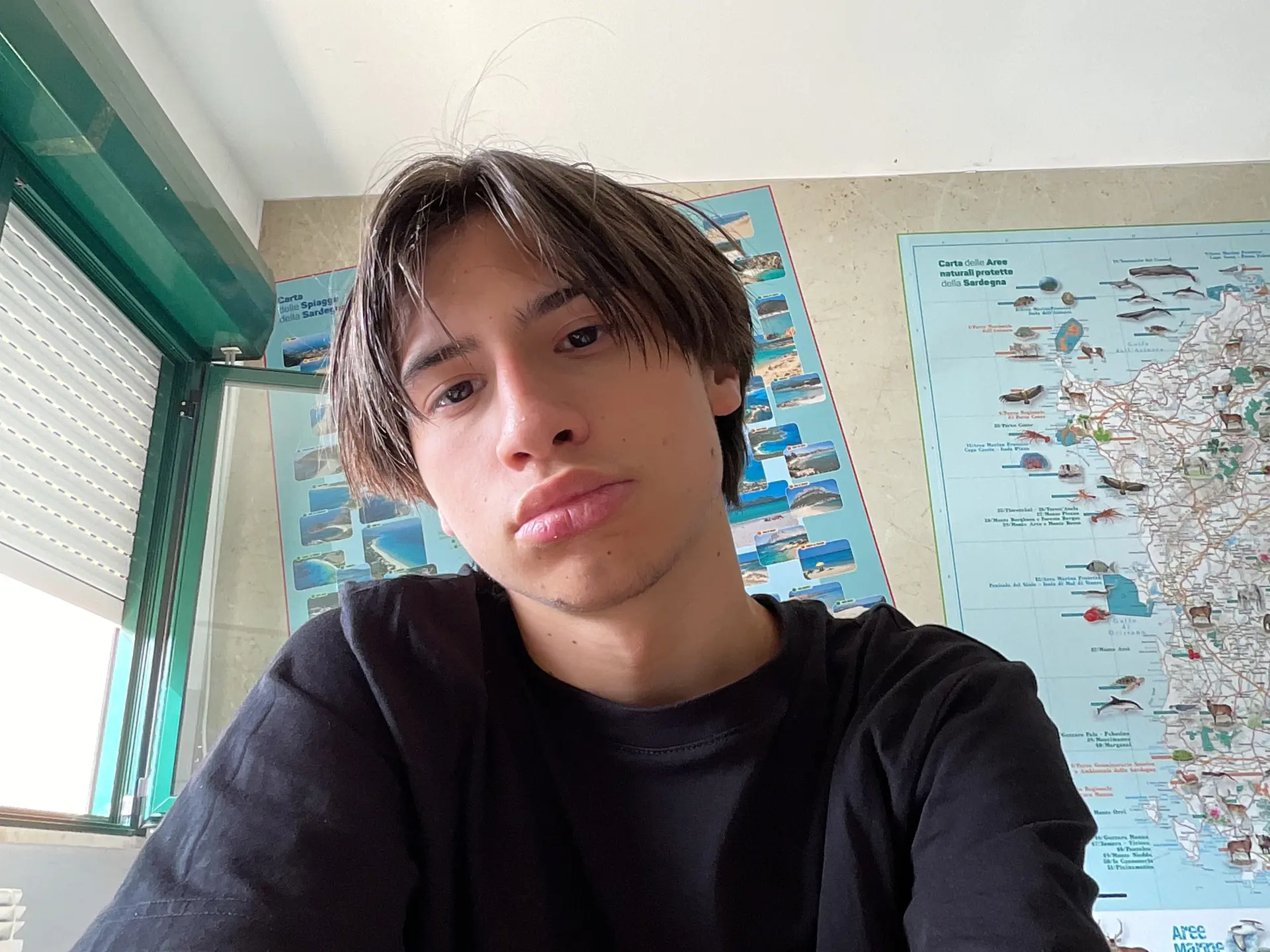 took these two pics in class, who do i look like (both idols and female idols)