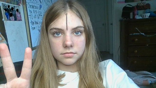 I just checked again and my forehead is still magnetic gng (ignore my eyes lol i have a bad habit of staring into the camera's whenever i take photos)