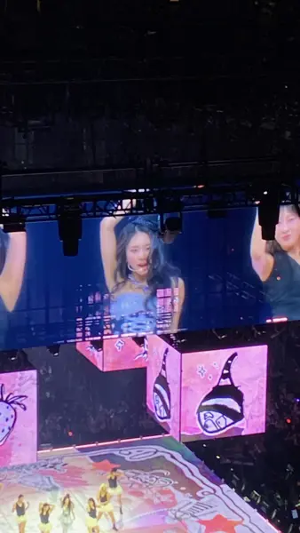 TWICE THIS IS FOR WORLD TOUR