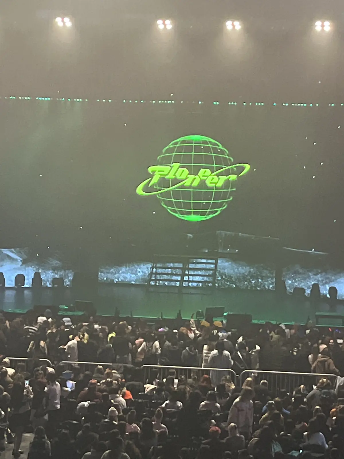 P1ustage H : P1ONEER