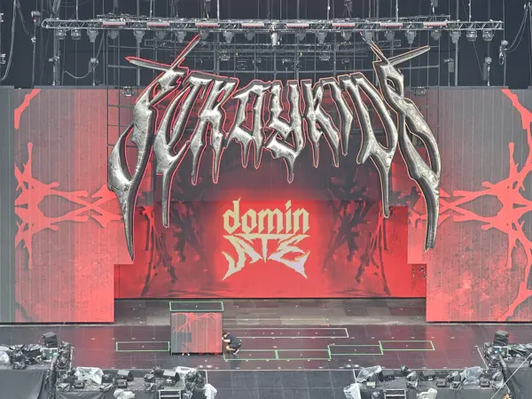 Stray Kids World Tour <dominATE>