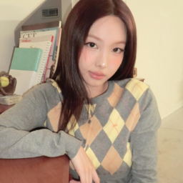 Nayeon gallery image