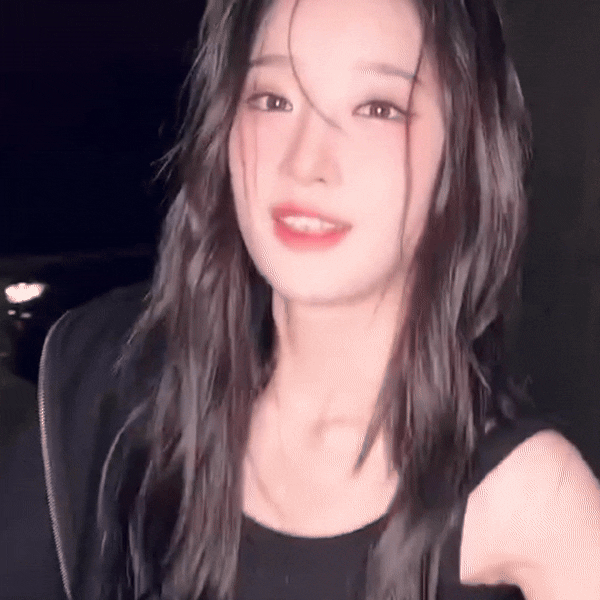 Kim YooYeon gif