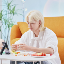 Jeonghan gallery image