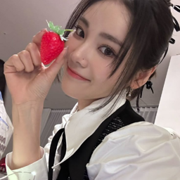 Jinsoul gallery image