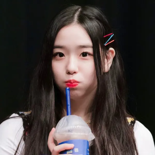 Kim ChaeYeon gallery image