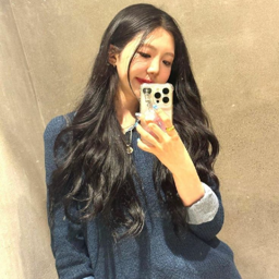 ChaeY(채이) gallery image