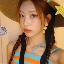 Kim Lip gallery image