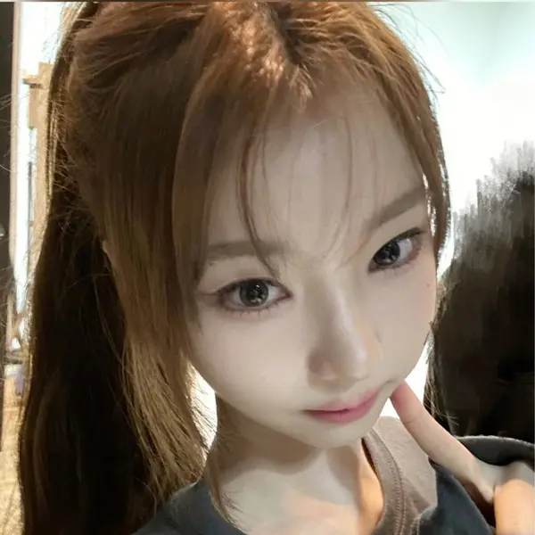 Jeong HaYeon gallery image