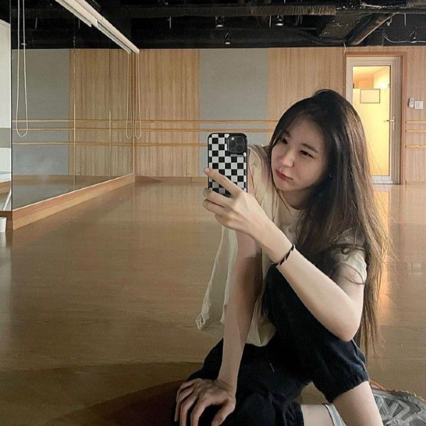 Chaeyeon gallery image