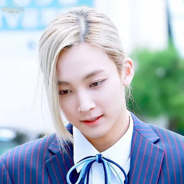 Jeonghan gallery image