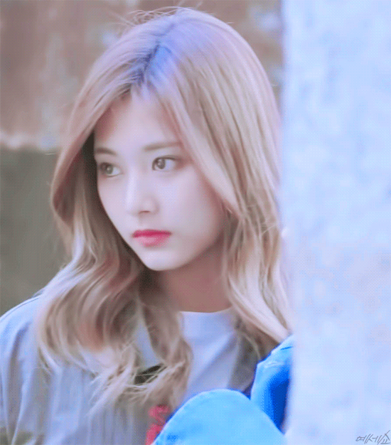 Tzuyu gif