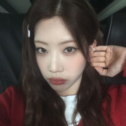 Kim Lip gallery image