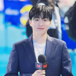 Seungkwan gallery image