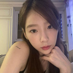 Taeyeon gallery image