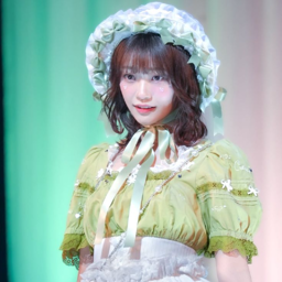 Kana Itakura gallery image