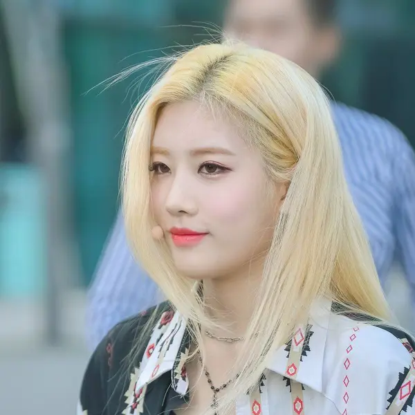 Kim Lip gallery image