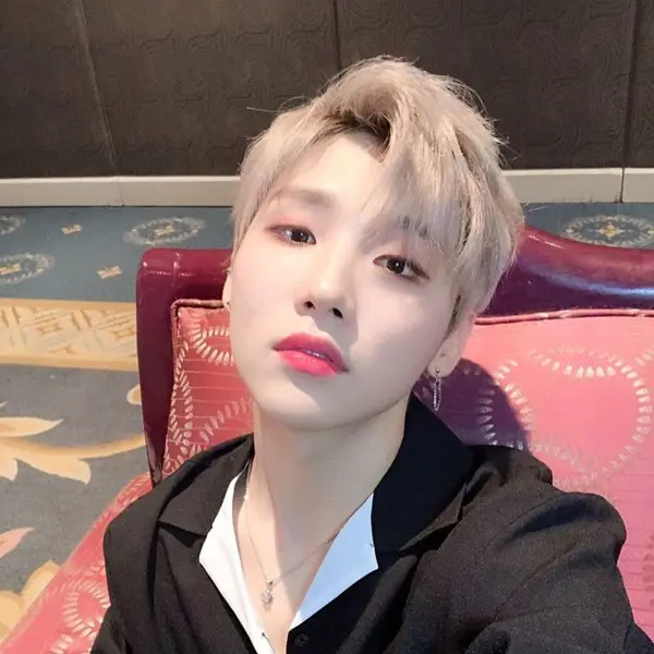 Jeon Woong gallery image