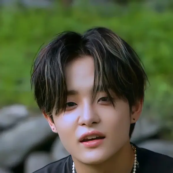 Park Jihoon gallery image